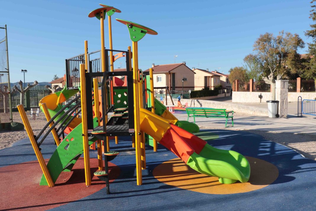 Foto de El Ayuntamiento de Almonacid renueva los parques infantiles