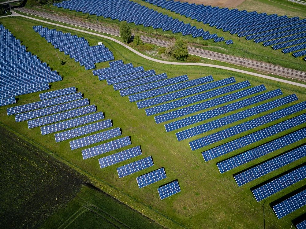 Foto de Planta fotovoltaica en terreno rural