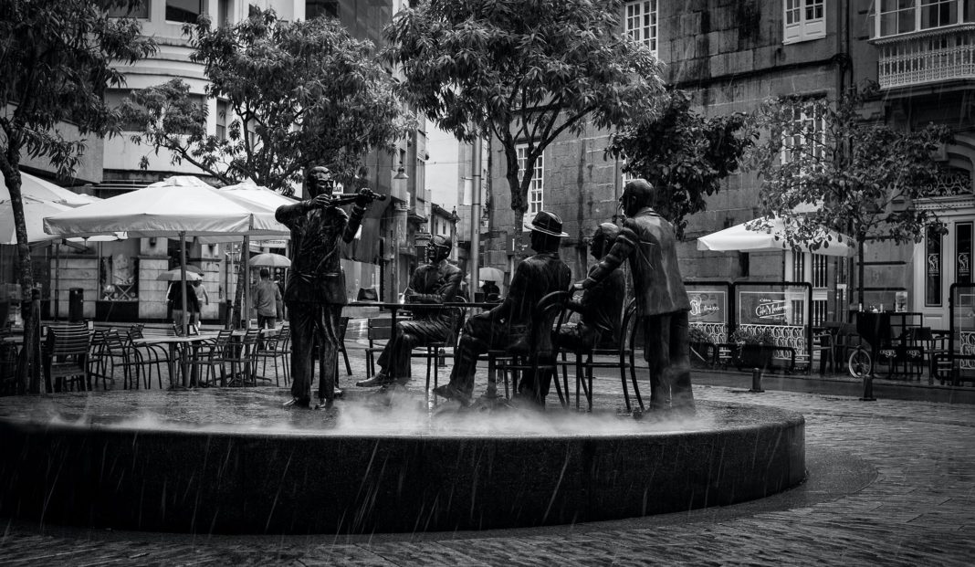 Foto de Statue of musicians in Pontevedra
