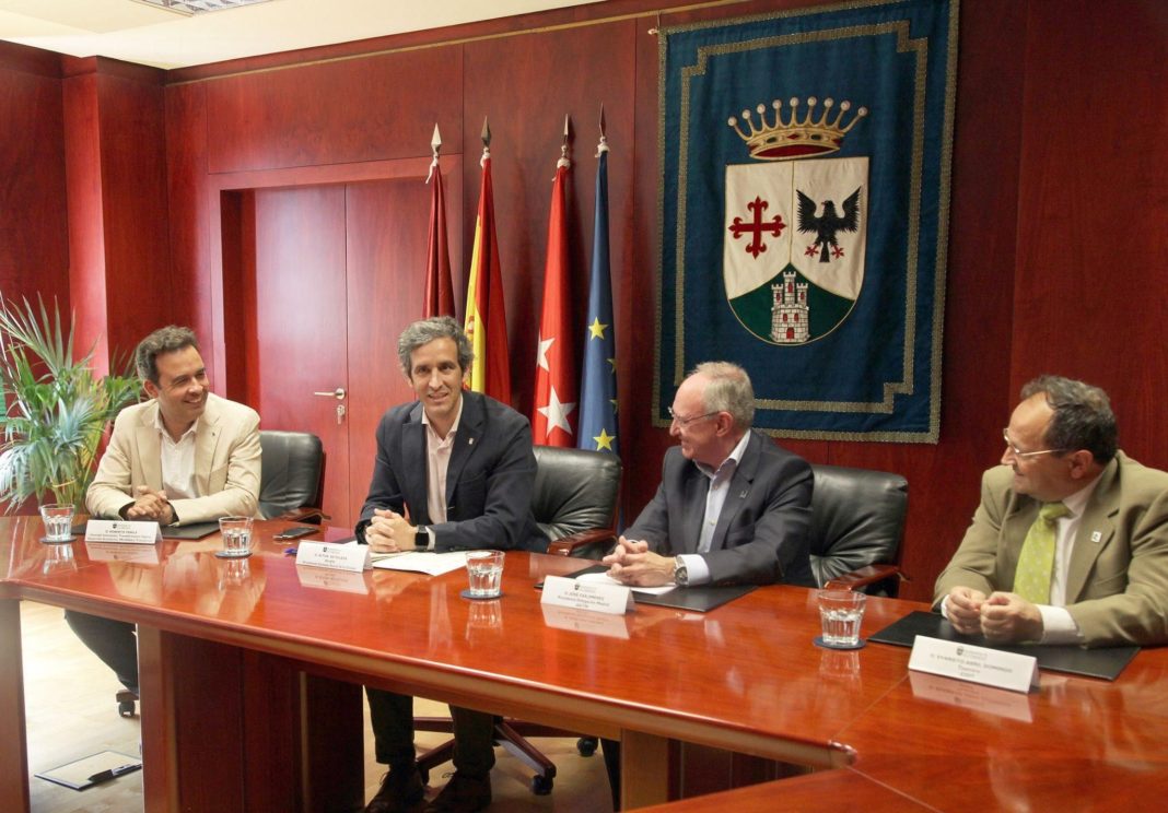 Foto de AEIT-Madrid y el COIT firman un acuerdo de colaboración con