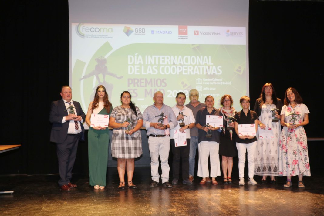 Foto de FECOMA entregó los premios ES_MAD 2022 a las empresas de
